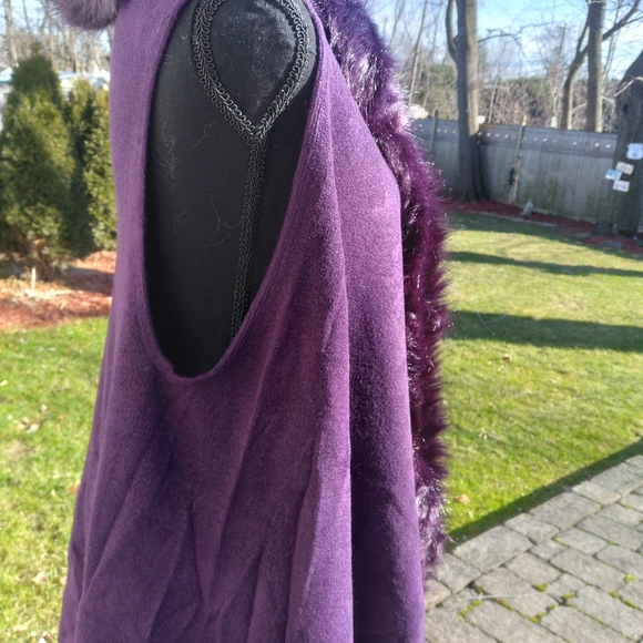 🌱🌾BEAUTIFUL Wrap Vest Deep Grape Color with faux fur accents 😲 - Picture 5 of 10